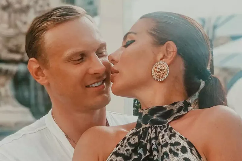 Rusiyalı ulduz 3-cü ərindən boşanır