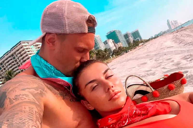 Rusiyalı ulduz 3-cü ərindən boşanır