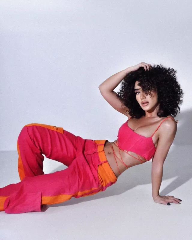 “Əhvalım geyim tərzimə görə dəyişir”