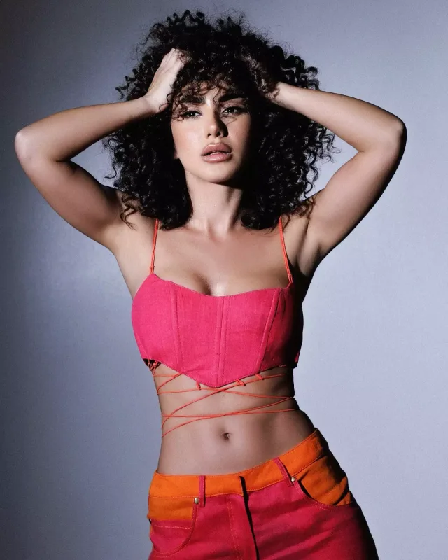 “Əhvalım geyim tərzimə görə dəyişir”