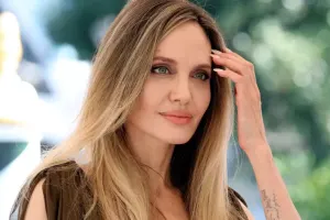 Ancelina Coli onunla hoteldə iki gecə keçirdi