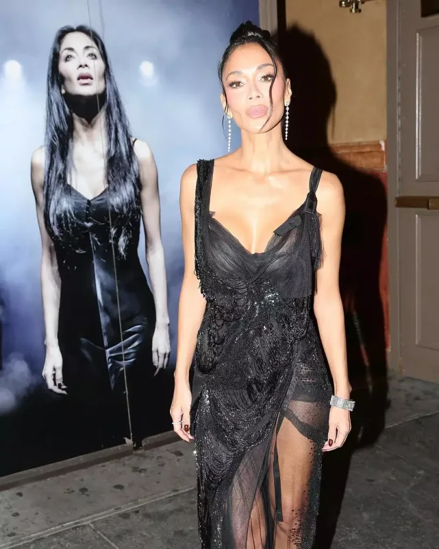 Şörzinger transparan geyimi ilə gündəmdə