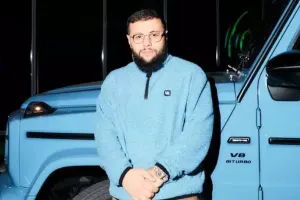 Nəvai avtomobilini satır!