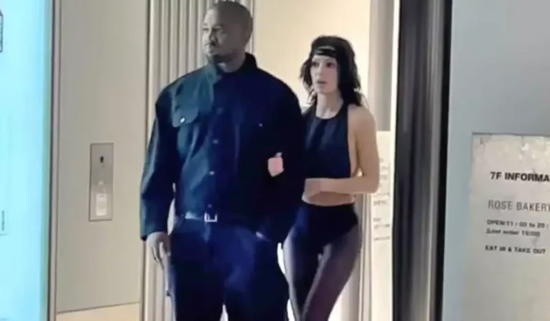 Əri ilə alış-verişə ətəksiz getdi