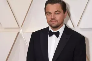 Di Kaprio başqa qızla qucaqlaşarkən kameralara yaxalandı