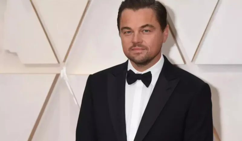 Di Kaprio başqa qızla qucaqlaşarkən kameralara yaxalandı