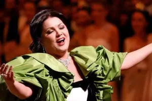 Anna Netrebko Dubayda göydə uçdu