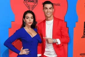 Ronaldonun arvadı xəstəxanalıq oldu