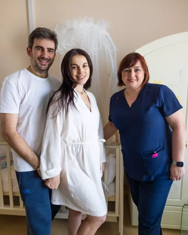 Rusiyalı müğənni 42 yaşında ana oldu