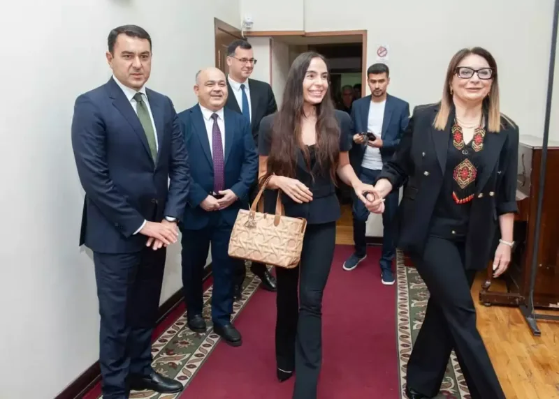 Leyla Əliyeva “AzDrama”da “İblis və...” tamaşasını izlədi