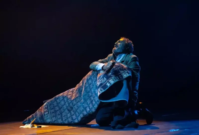 Leyla Əliyeva “AzDrama”da “İblis və...” tamaşasını izlədi