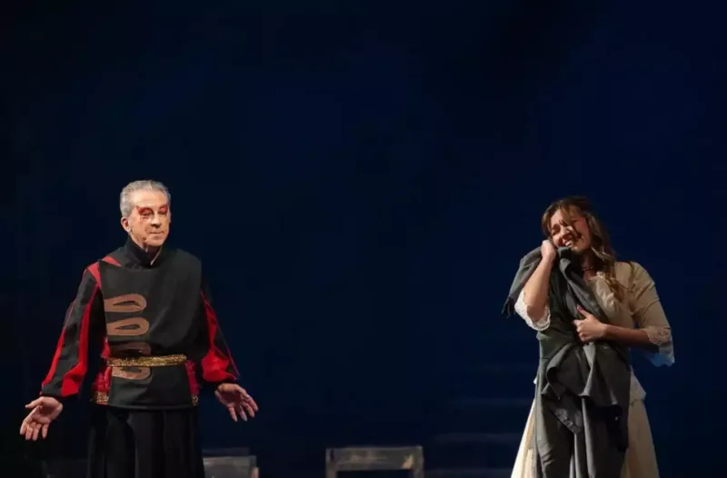 Leyla Əliyeva “AzDrama”da “İblis və...” tamaşasını izlədi