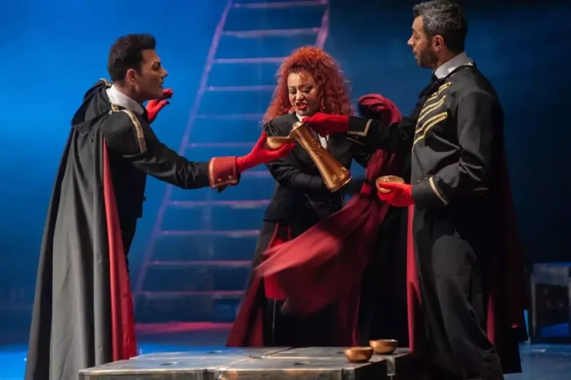 Leyla Əliyeva “AzDrama”da “İblis və...” tamaşasını izlədi