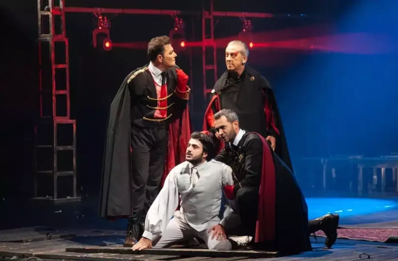 Leyla Əliyeva “AzDrama”da “İblis və...” tamaşasını izlədi