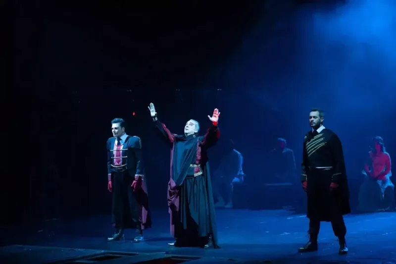 Leyla Əliyeva “AzDrama”da “İblis və...” tamaşasını izlədi