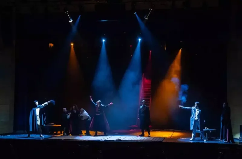 Leyla Əliyeva “AzDrama”da “İblis və...” tamaşasını izlədi