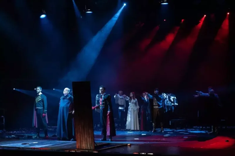 Leyla Əliyeva “AzDrama”da “İblis və...” tamaşasını izlədi