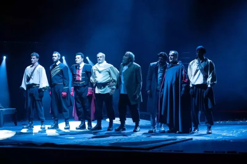 Leyla Əliyeva “AzDrama”da “İblis və...” tamaşasını izlədi