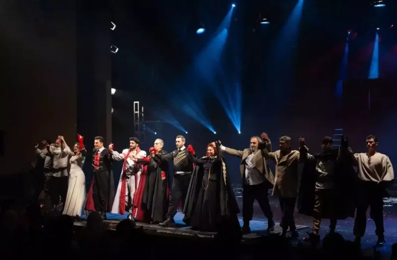 Leyla Əliyeva “AzDrama”da “İblis və...” tamaşasını izlədi