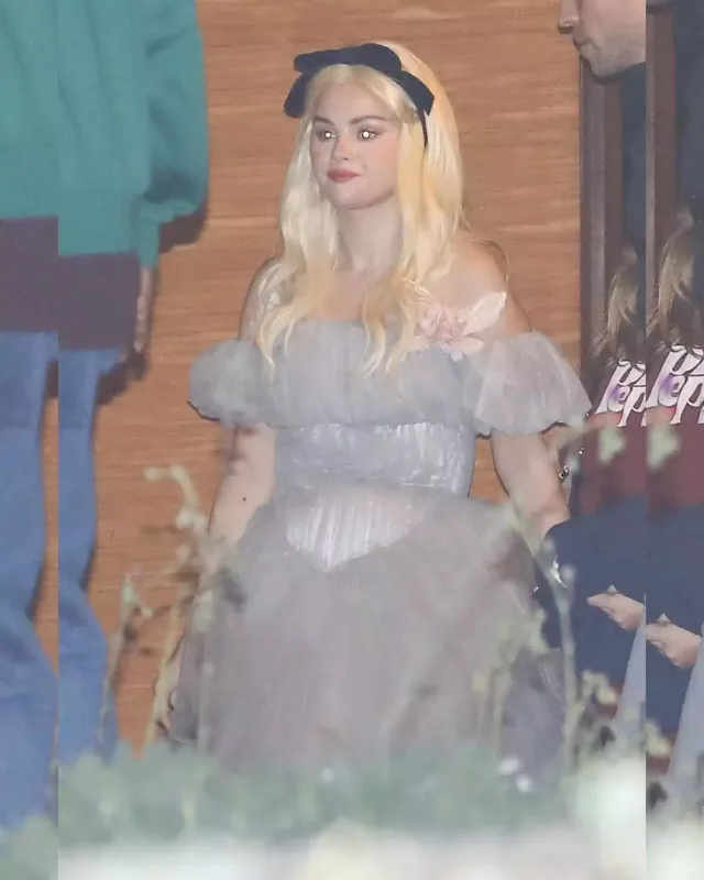 Sarışın Selena…