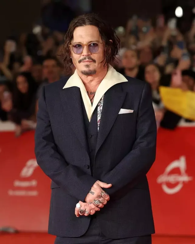 Conni Depp uzun müddət sonra