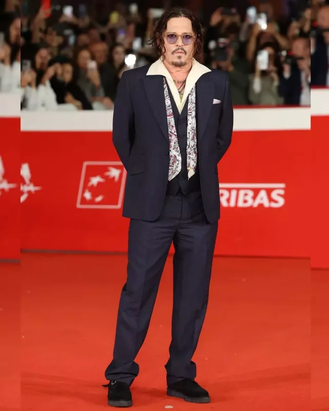 Conni Depp uzun müddət sonra