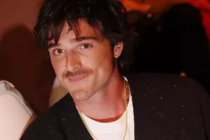 Ceykob Elordi instaqramı bağladı