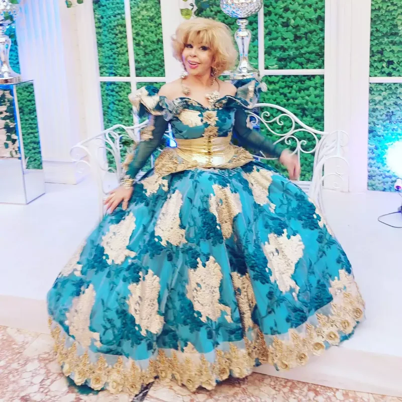 “Geyimlərim 150 kvadratlıq evə sığmaz” - Ruhəngiz