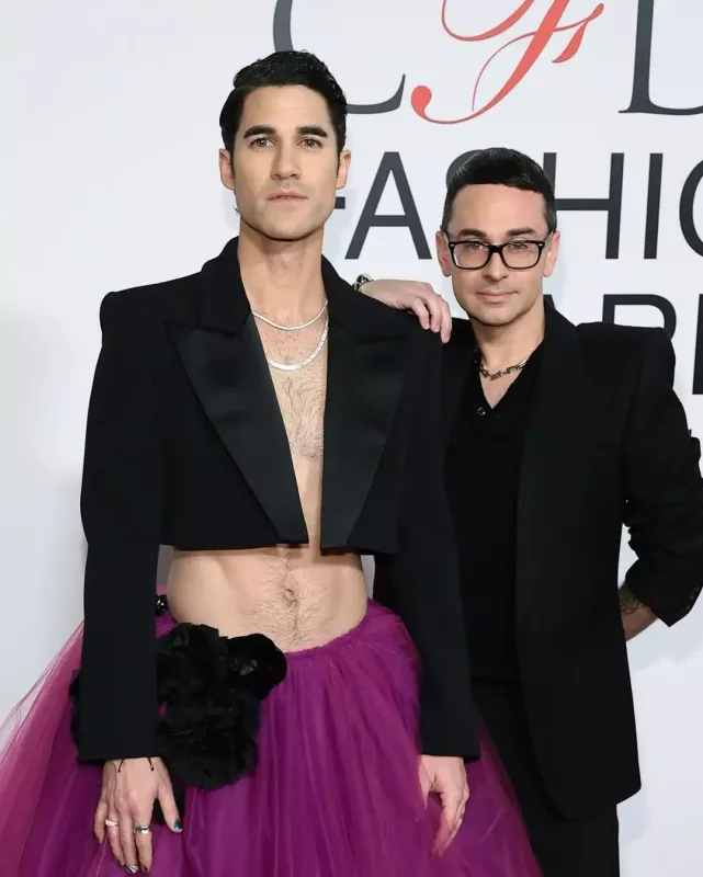 Qırmızı xalıya ətəklə çıxdı