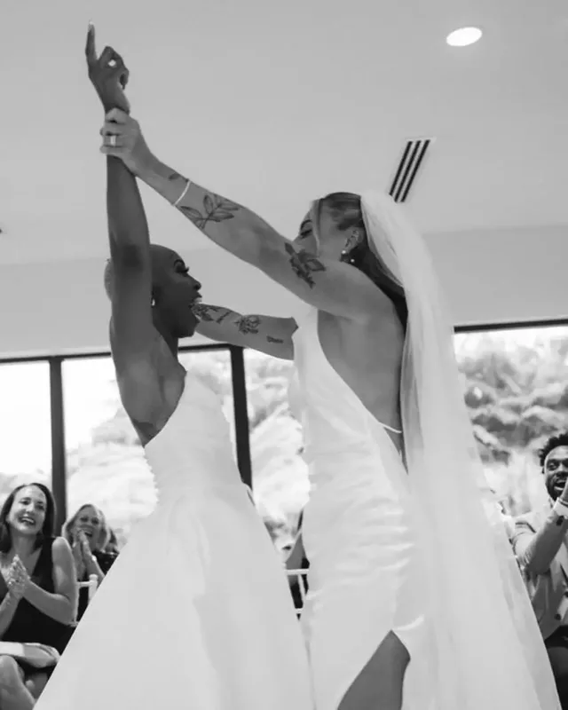 Tanınmış tiktoker həmcinsi ilə ailə qurdu