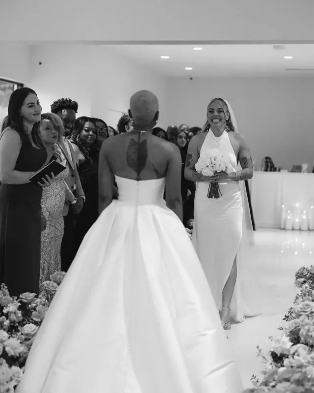 Tanınmış tiktoker həmcinsi ilə ailə qurdu