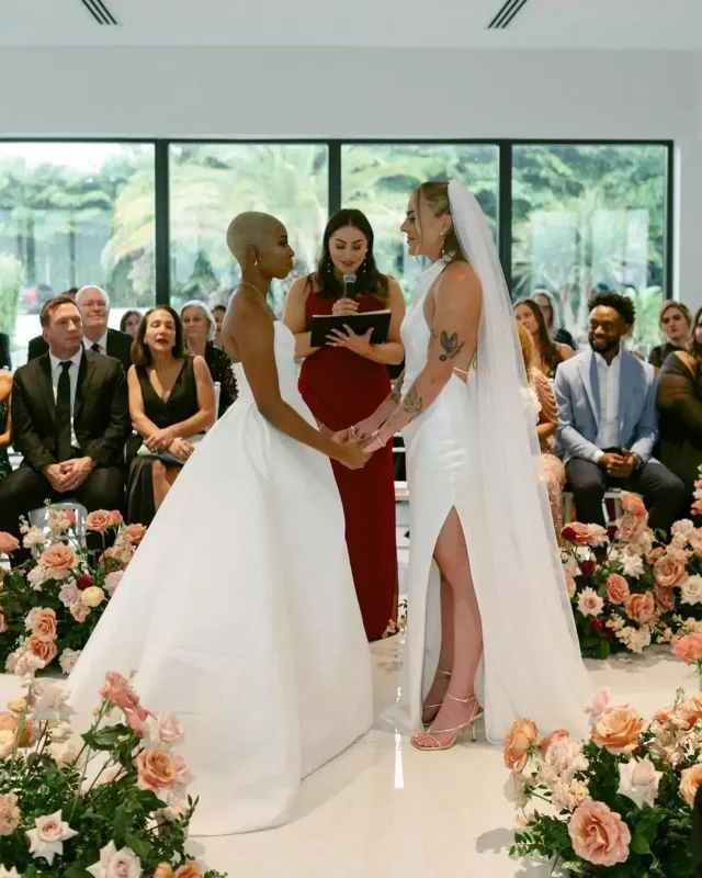 Tanınmış tiktoker həmcinsi ilə ailə qurdu