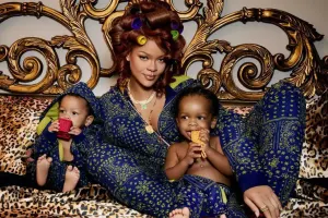 Rihanna oğulları ilə kamera qarşısında