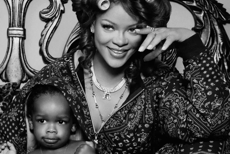 Rihanna oğulları ilə kamera qarşısında