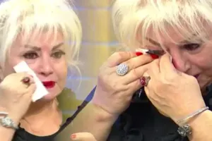 Atasının fotosunu görüb, ağladı