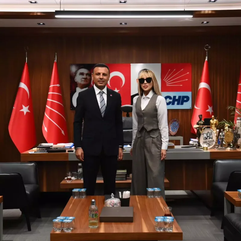Seren siyasətə qoşuldu