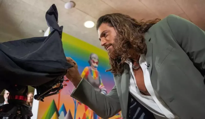Can Yaman İspaniyada ən yaxşı kişi aktyor seçildi