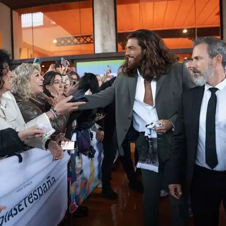 Can Yaman İspaniyada ən yaxşı kişi aktyor seçildi