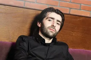 “Hərdən yüngülcə qalxan əl hər şeyi həll edir” - Elşad