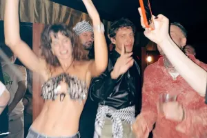 Berrak 40 yaşını qeyd etdi