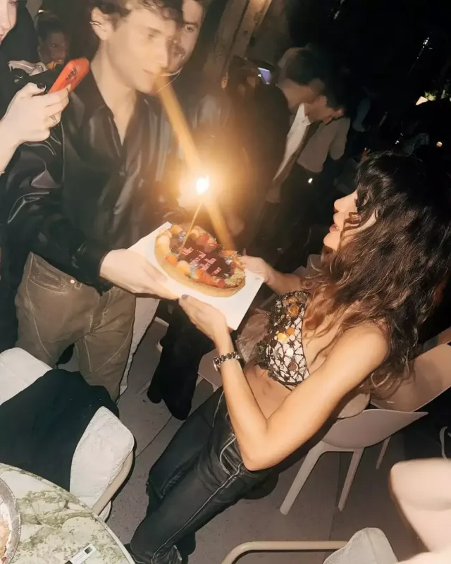 Berrak 40 yaşını qeyd etdi