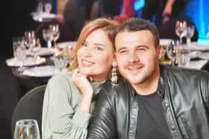 Emindən xanımı ilə paylaşım