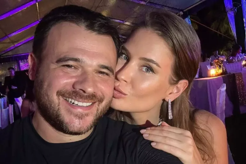 Emindən xanımı ilə paylaşım