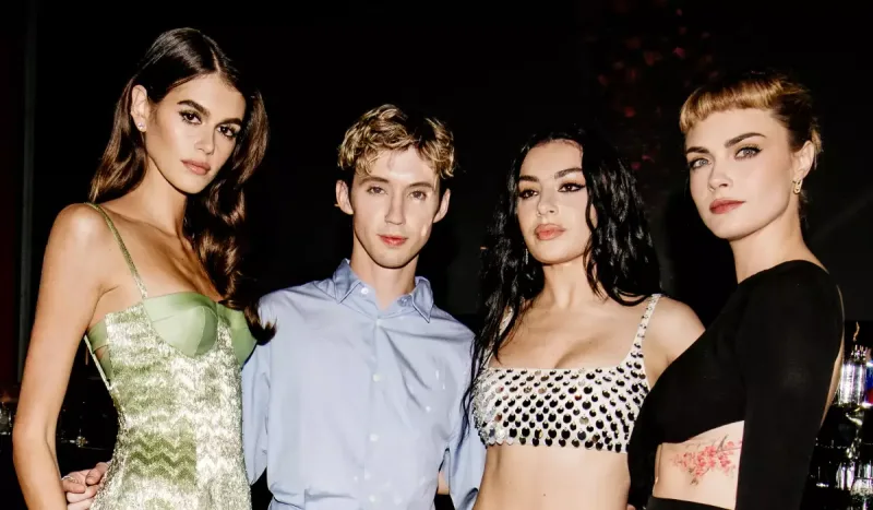 Məşhurlar bunun üçün bir araya gəldilər