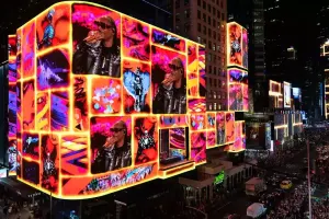 Snup Doqq Tayms Meydanında pulsuz konsert verdi