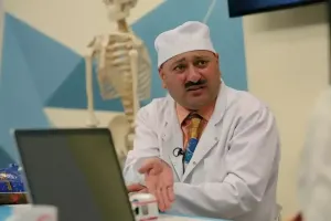 “İlkinin atası savadsız həkimlərin ucbatından öldü”