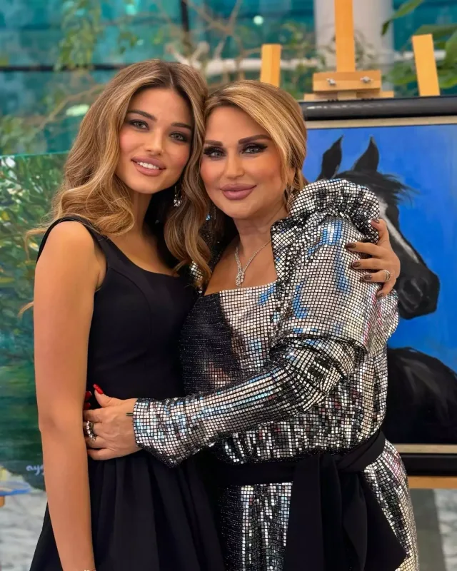 Nəzrindən anası Mələkxanım Eyubovaya ilə paylaşım