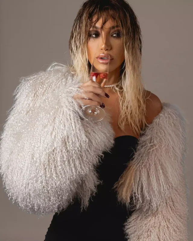 Röya Ayxandan fərqli fotolar