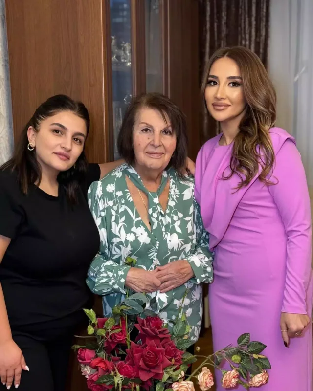 Ofelya Sənani uzun müddət sonra üzə çıxdı