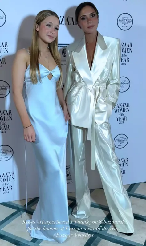 Viktoriya 13 yaşlı qızı ilə